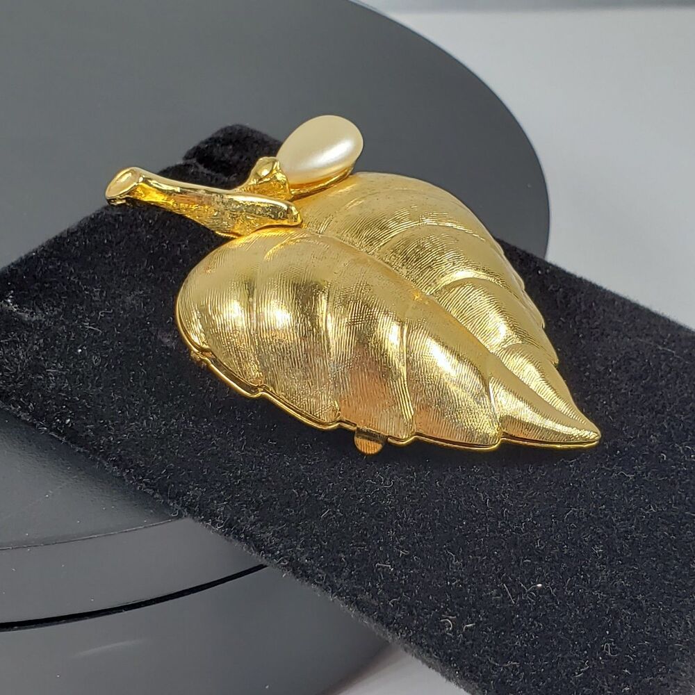 Vintage 1960s AVON Goldtone Faux Pearl On Leaf Creme Perfume Brooch (No Perfume) - Picture 8 of 16